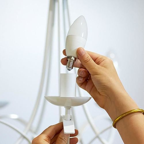 WiZ Ampoule connectée flamme Intensité variable E14 40W - Photo n°3; ?>