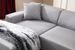 Canapé d'angle à gauche moderne en tissu gris clair avec 2 coussin Tivano 250 cm - Photo n°4