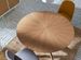 Table à manger ronde bois d'hévéa finition chêne Kinola 120 cm - Photo n°2