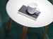 Table d'appoint bois blanc et bois plaqué noyer Manzu - Photo n°4