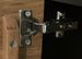 Vitrine 3 portes en bois de chêne miel et acier noir Mazora 107 cm - Photo n°6