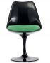 Chaise noir brillant avec coussin tissu vert pétale de tulipe