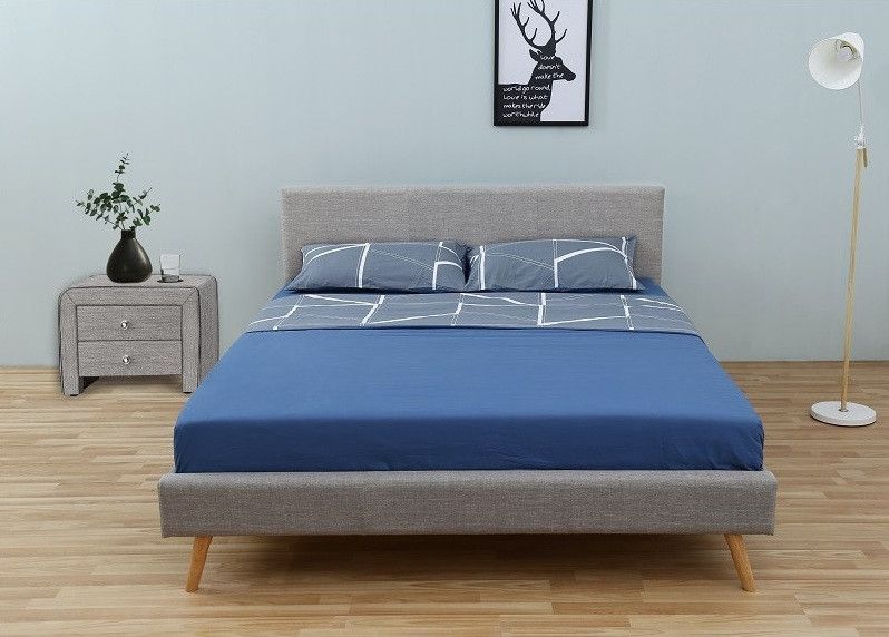 Lit tissu gris clair et pieds bois clair Ornel 140x190 cm - Photo n°2