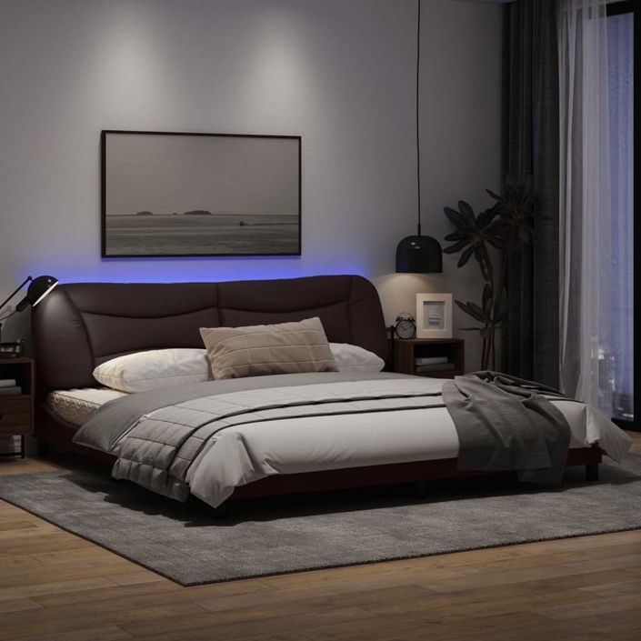 Cadre de lit avec lumières LED marron foncé 200x200 cm tissu - Photo n°4