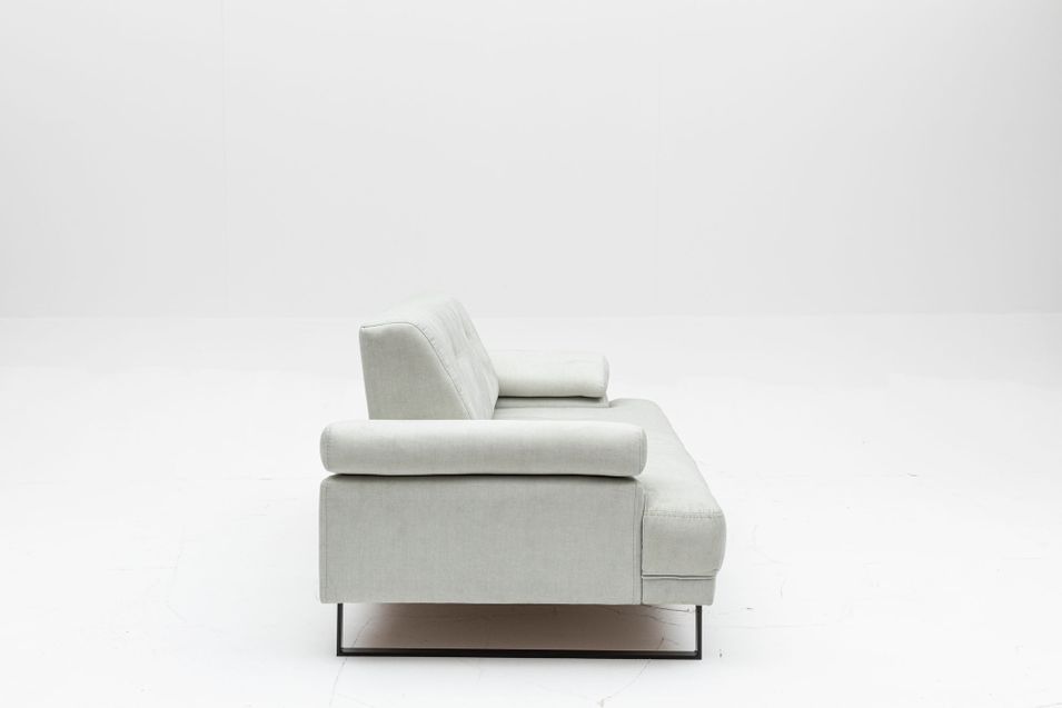 Canapé droit moderne 2 places tissu doux beige clair pieds métal noir Kustone 199 cm - Photo n°9