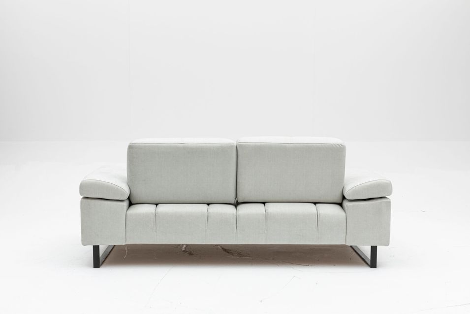 Canapé droit moderne 2 places tissu doux beige clair pieds métal noir Kustone 199 cm - Photo n°10