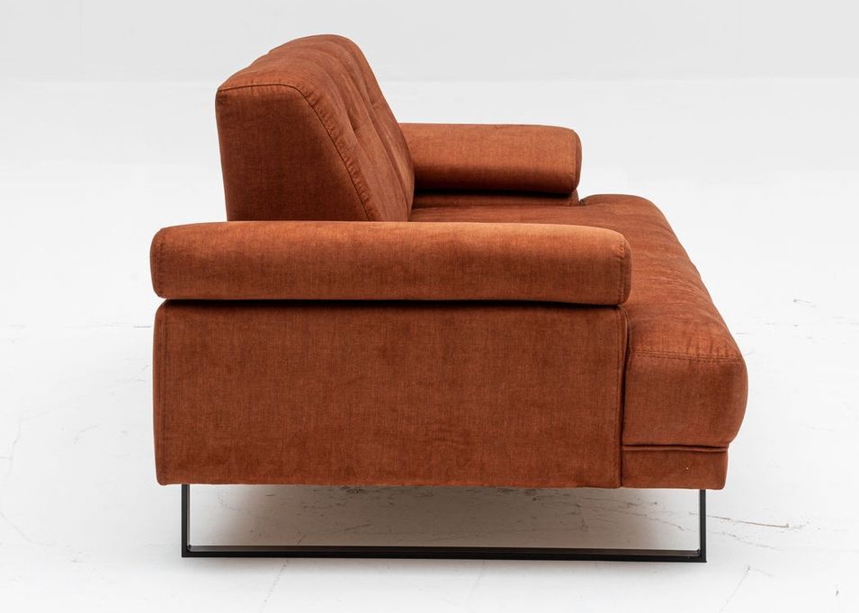 Canapé droit moderne 2 places tissu doux orange pieds métal noir Kustone 199 cm - Photo n°3