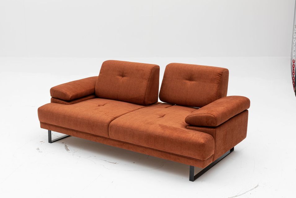 Canapé droit moderne 2 places tissu doux orange pieds métal noir Kustone 199 cm - Photo n°8