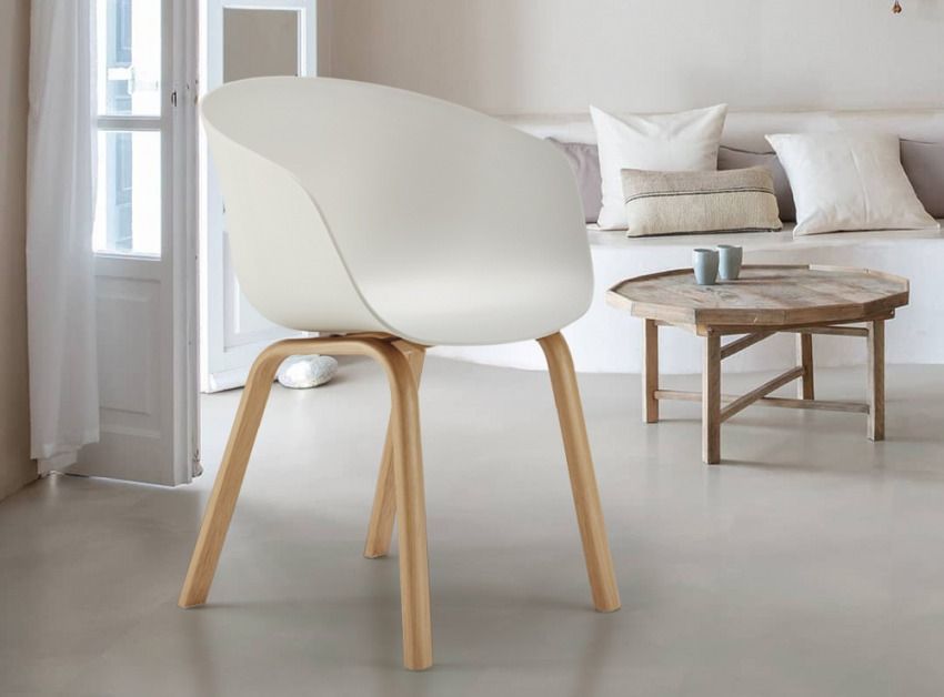 Chaise avec accoudoir blanche et pieds métal effet bois naturel Norky - Photo n°1