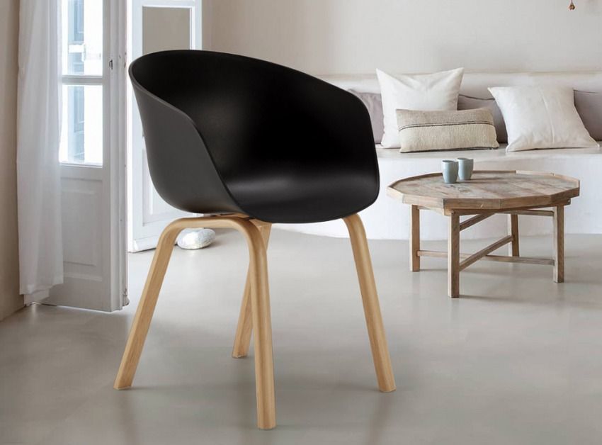 Chaise avec accoudoir noir et pieds métal effet bois naturel Norky - Photo n°1