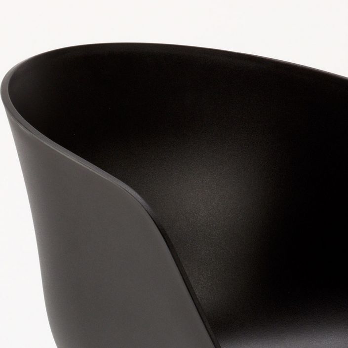 Chaise avec accoudoir noir et pieds métal effet bois naturel Norky - Photo n°4