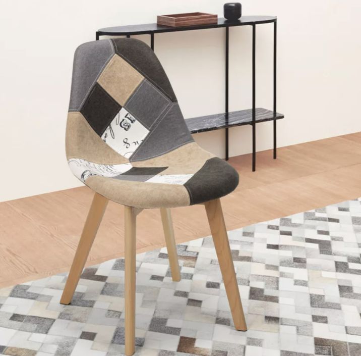 Chaise en tissu patchwork beige, gris, marron et pieds en bois naturel Vinto - Photo n°2