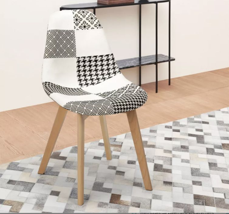 Chaise en tissu patchwork blanc, gris et pieds en bois naturel Vinto - Photo n°2