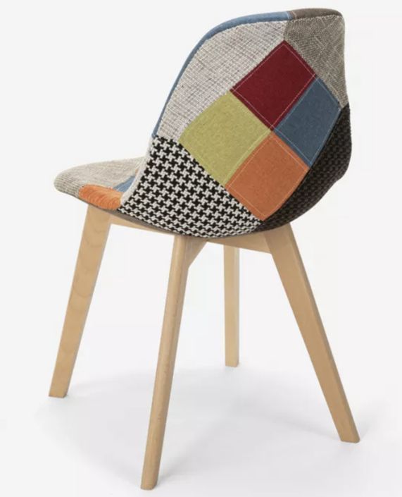 Chaise en tissu patchwork multicouleurs et pieds en bois naturel Vinto - Photo n°4