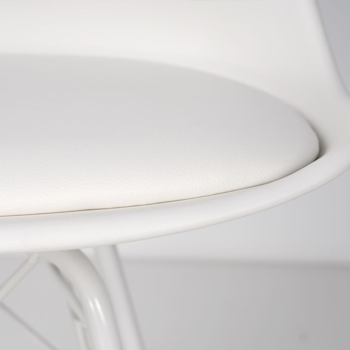 Chaise moderne assise similicuir blanc et pieds métal blanc Kinda - Photo n°6