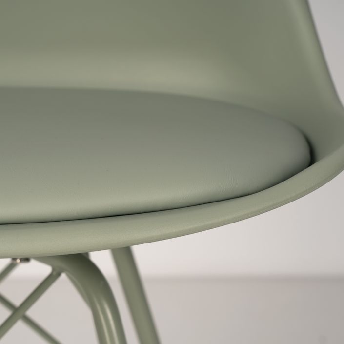 Chaise moderne assise similicuir vert menthe et pieds métal vert menthe Kinda - Photo n°6