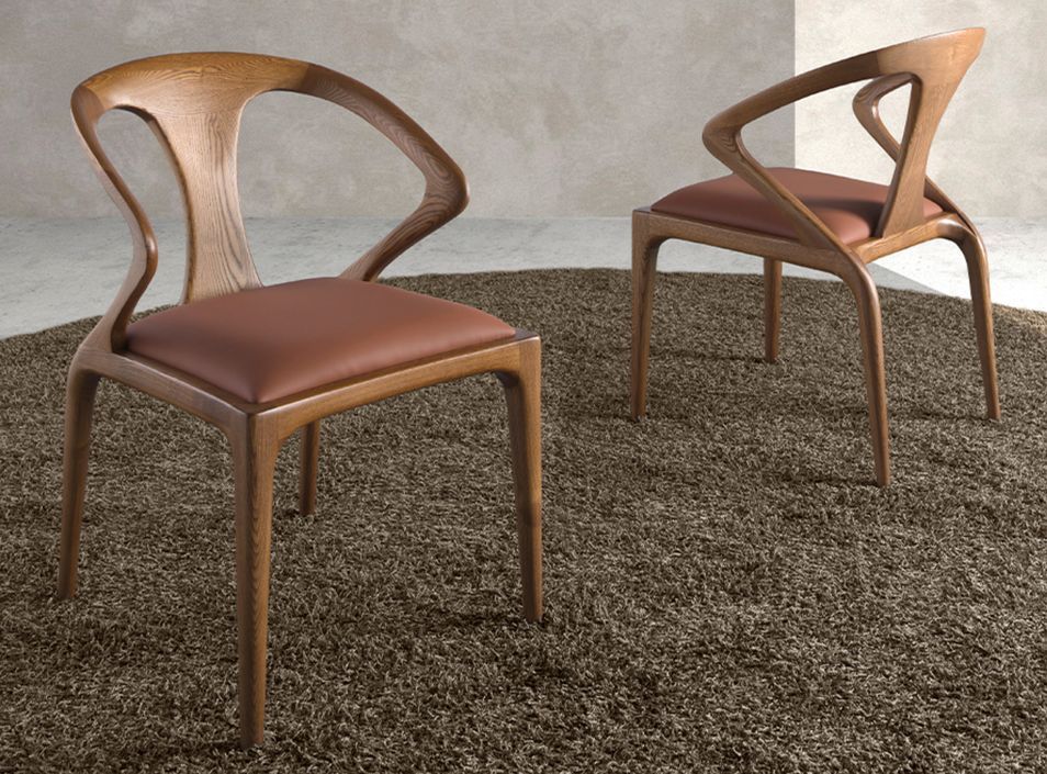 Chaise moderne en bois de frêne couleur noyer et simili cuir Omkra - Photo n°2