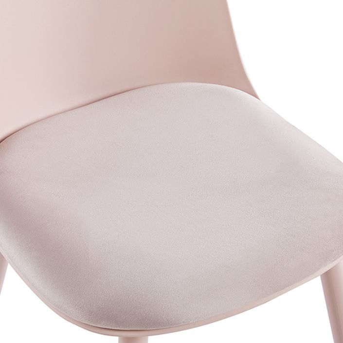 Chaise moderne rose pale avec un coussin d'assise en velours Koupa - Photo n°3