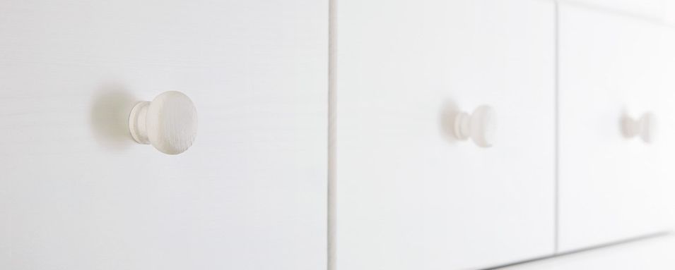 Commode à langer 2 portes 3 tiroirs pin massif blanc Pino - Photo n°2