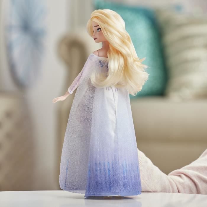 Disney La Reine des Neiges 2 - Poupée Princesse Disney Elsa chantante (français) en tenue de Reine - 27 cm - Photo n°4