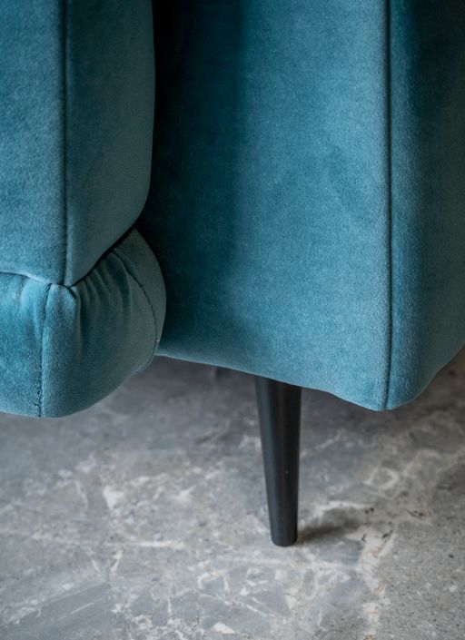 Fauteuil design velours bleu clair et pieds métal noir Arkia 105 cm - Photo n°3