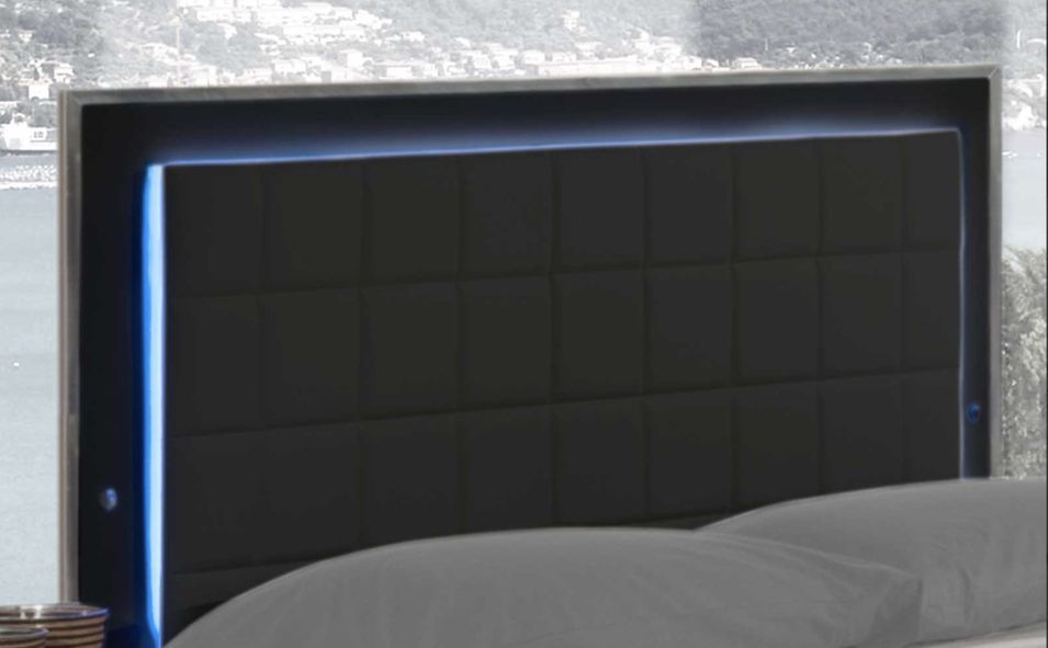 Lit design avec coffre bois noir laqué et tête de lit capitonnée simili cuir noir avec Led Turin - Photo n°4