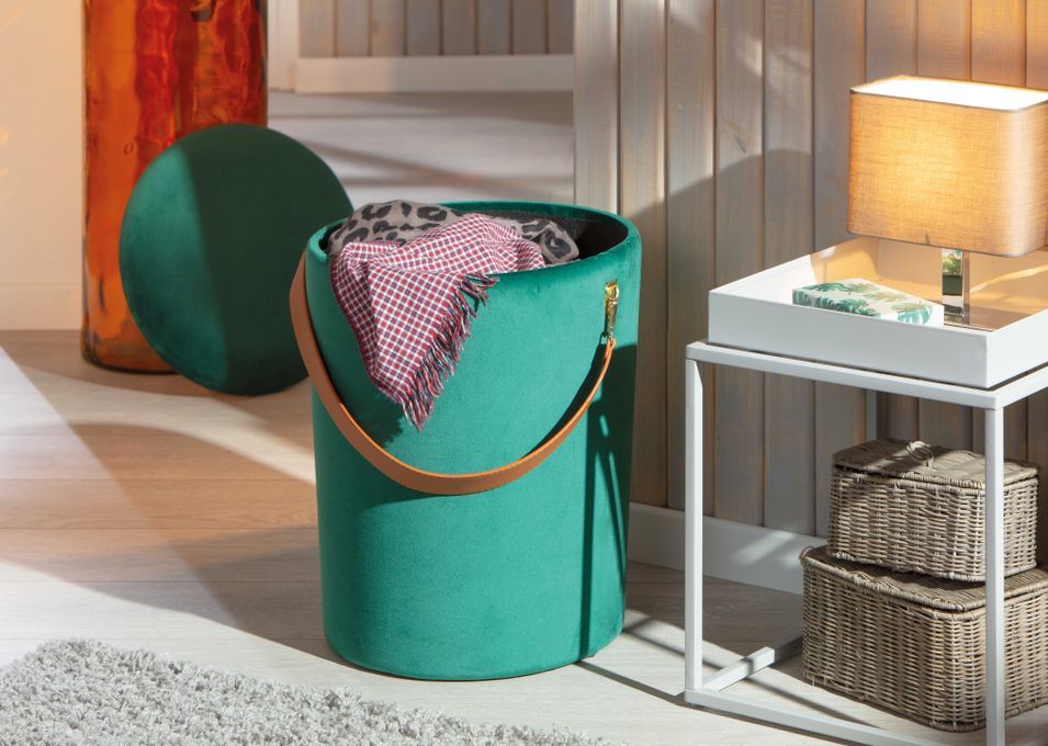 Pouf velours vert avec sangle en simili cuir Valentin - Photo n°4