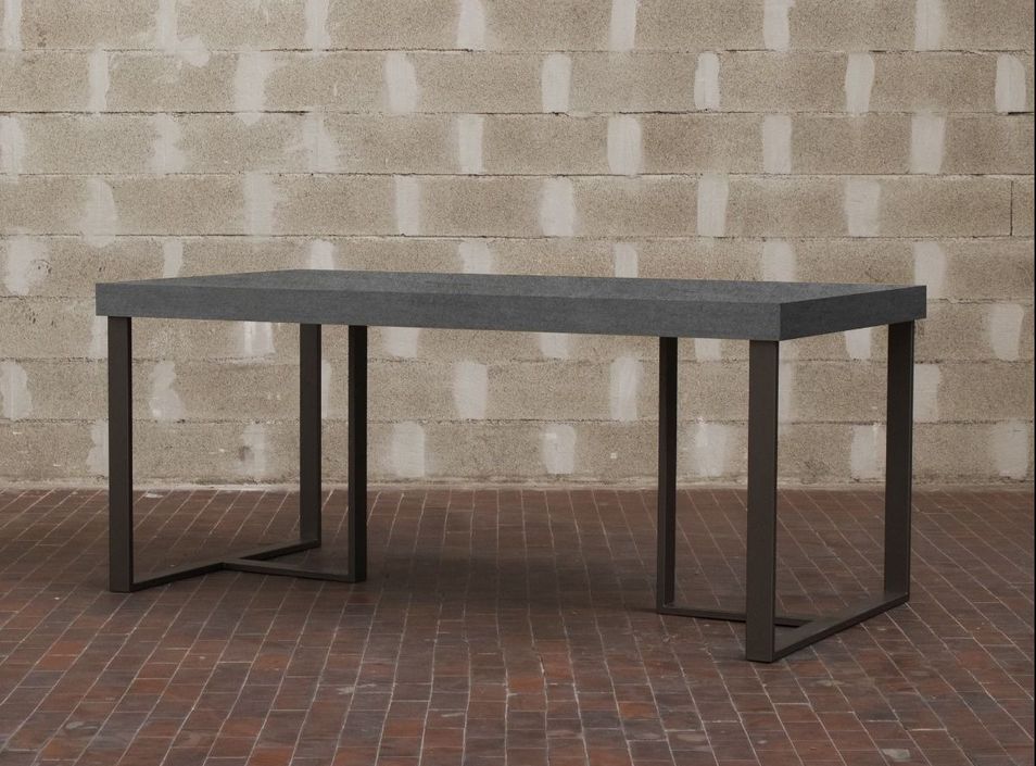 Table à manger rectangulaire gris béton et pieds métal gris foncé April 130 cm - Photo n°1