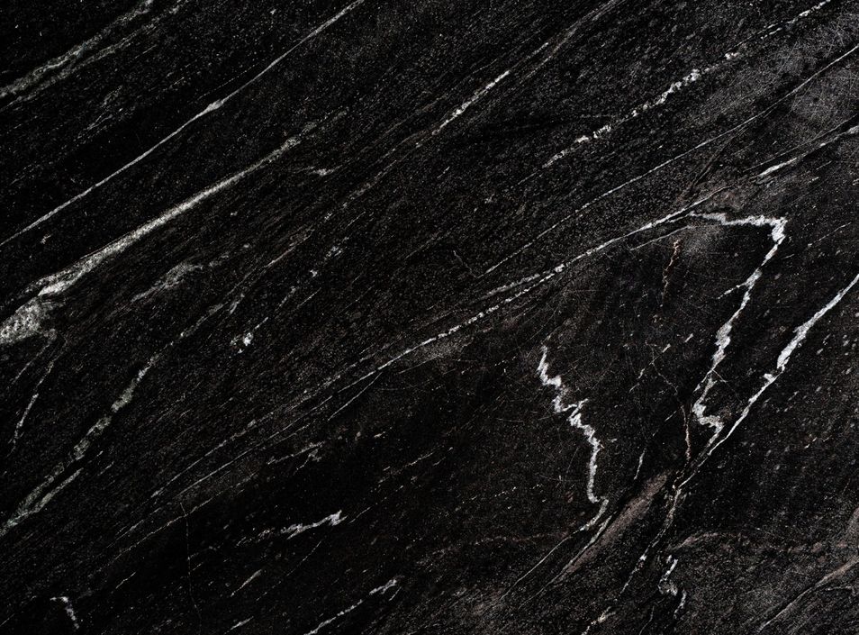 Table basse ronde marbre de noir et pieds bois massif recyclé Wader 80 cm - Photo n°4