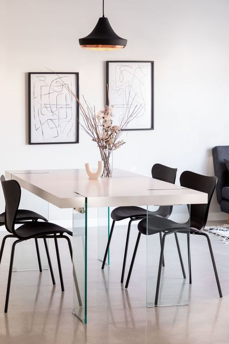 Table design bois blanc et verre trempé Rosenka 140 cm - Photo n°2