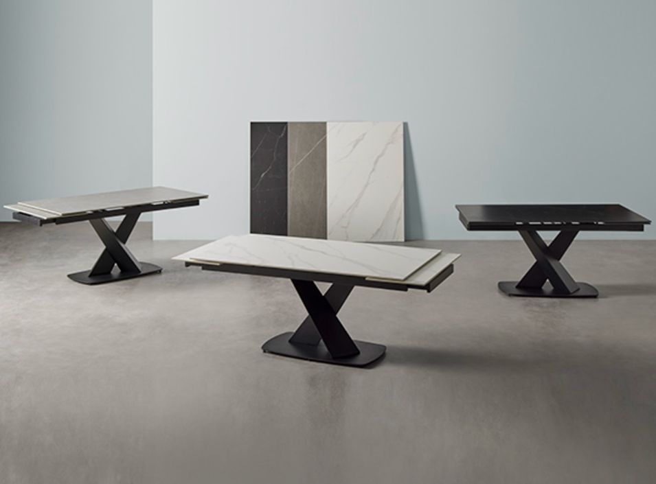 Table design extensible plateau porcelaine et pieds métal noir Konty - Photo n°10