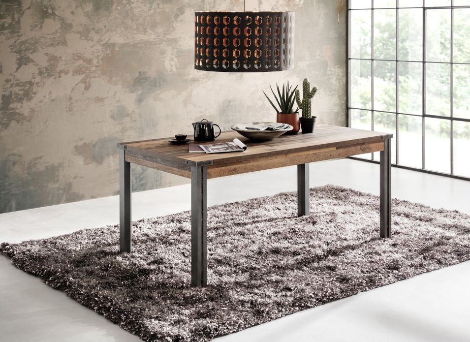 Table vintage vieux bois usé et métal gris avec rivets 160 cm - Photo n°1
