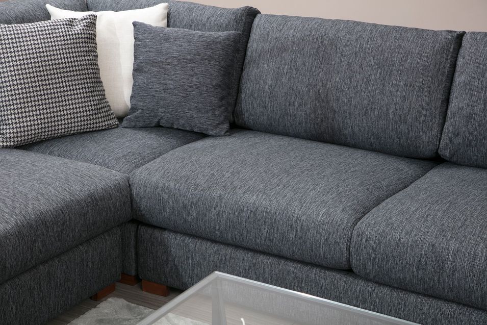 Canapé d'angle tissu anthracite avec étagère en bois sur la gauche Kaloé 323 cm - Photo n°8