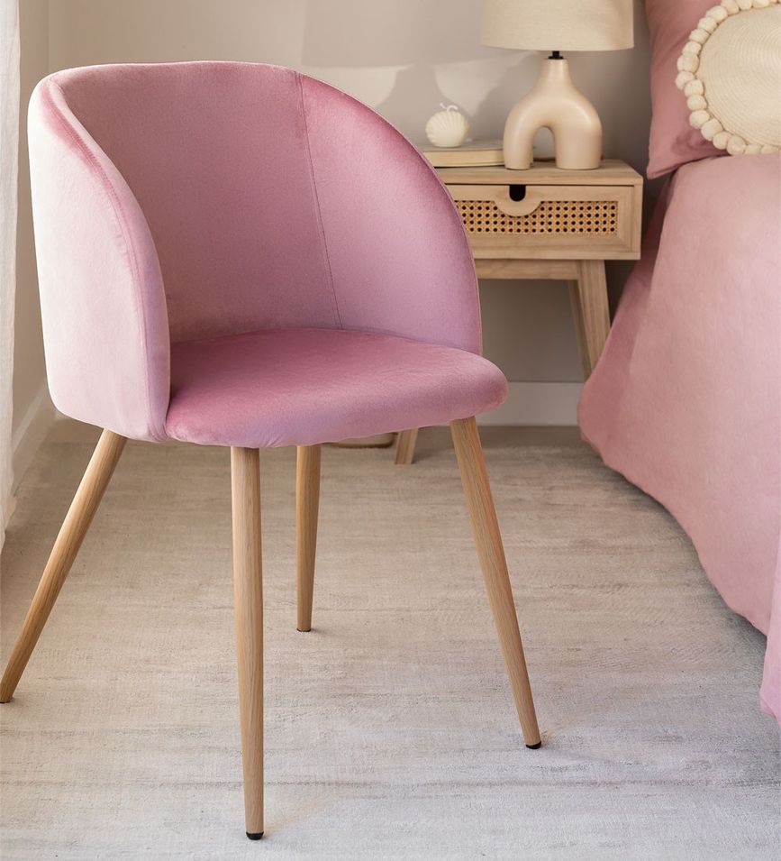 Chaise avec accoudoirs velours rose clair et pieds métal imitation bois Vida - Photo n°1