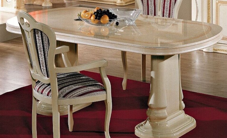 Chaise bois laqué beige et assise tissu à motifs Irina - Photo n°1