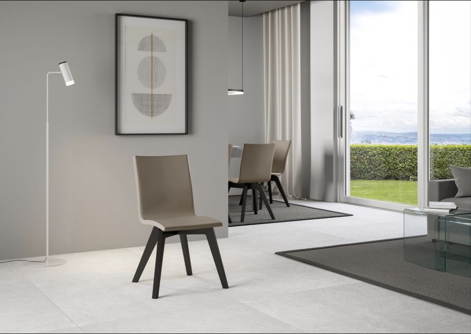 Chaise moderne simili cuir et pieds en bois anthracite Trudy - Photo n°1