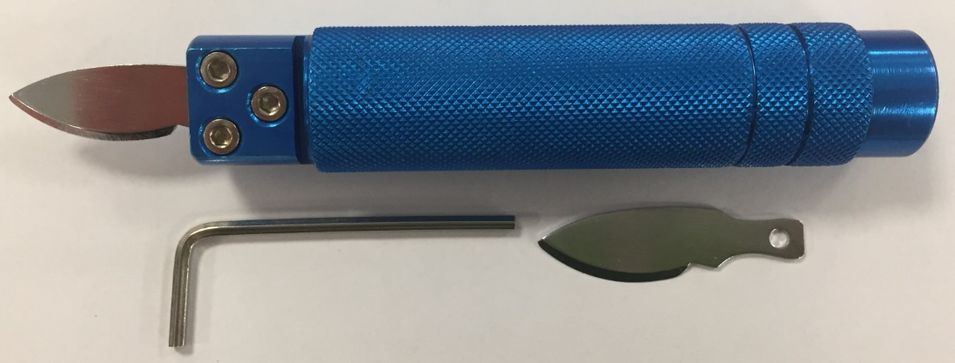 Coltello Apricasse. Manico In Alluminio Antiscivolo. 1 Lama Di Ricambio - Case Opener Knife. Non-slip Aluminium Handle + 1 Spare Blade RR1997 - Photo n°1