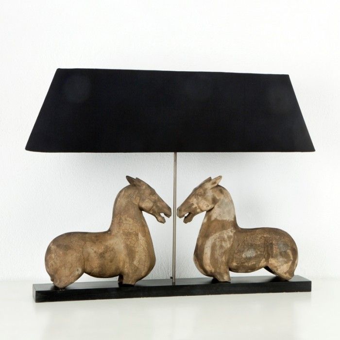 Lampe à poser abat-jour noir pied bois et métal doré Tiavin - Photo n°1