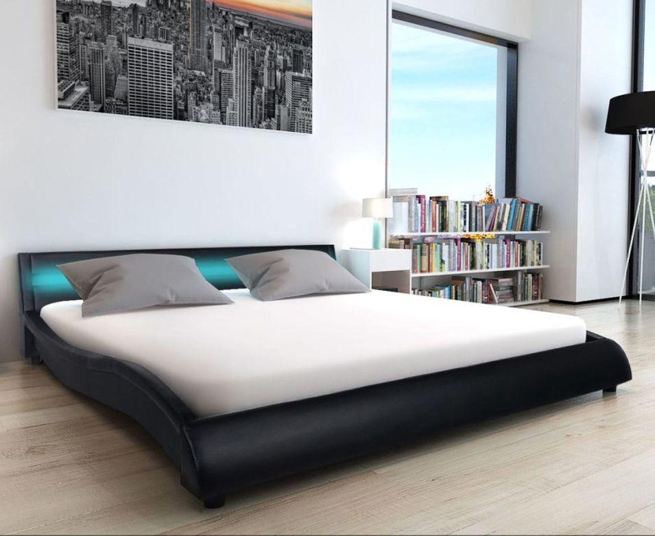 Lit forme de vague simili cuir noir Eve 160x200 cm - Photo n°1