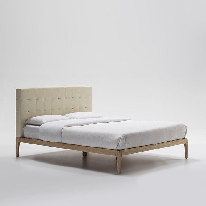 Lit simili cuir beige et frêne massif clair 150x190 cm Maria - Photo n°1