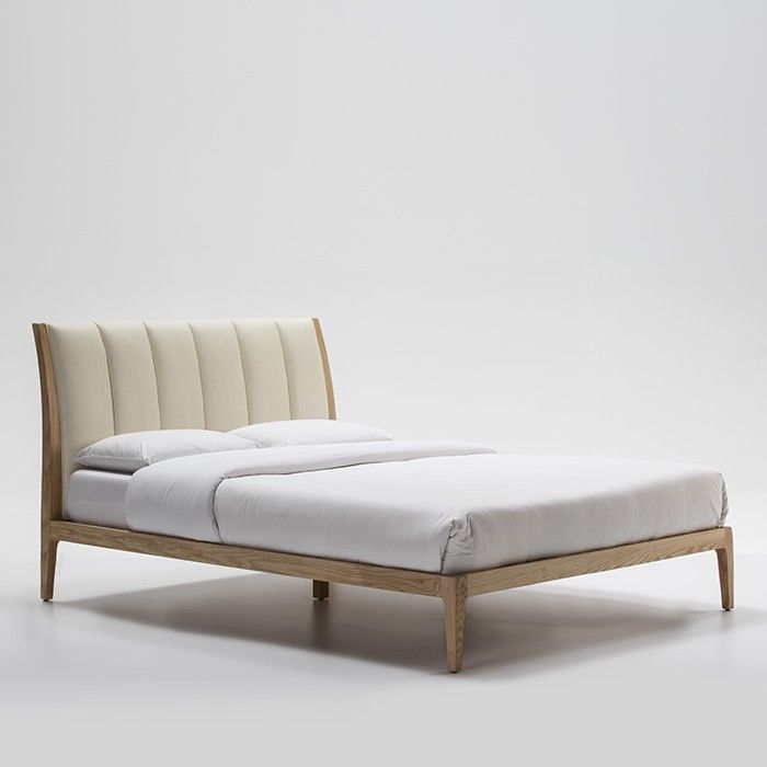 Lit similicuir beige et frêne massif clair 150x190 cm Maria - Photo n°1