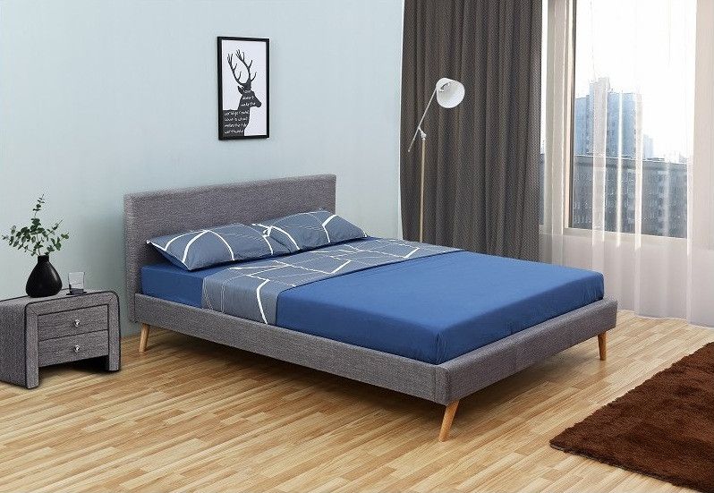 Lit tissu gris foncé et pieds bois clair Ornel 160x200 cm - Photo n°1