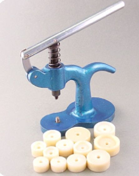 Pressa Con 12 Tasselli Per Orologi Con Fondello A Pressione / 12 Dowels Press To Close Pressure Back S2001 - Photo n°1