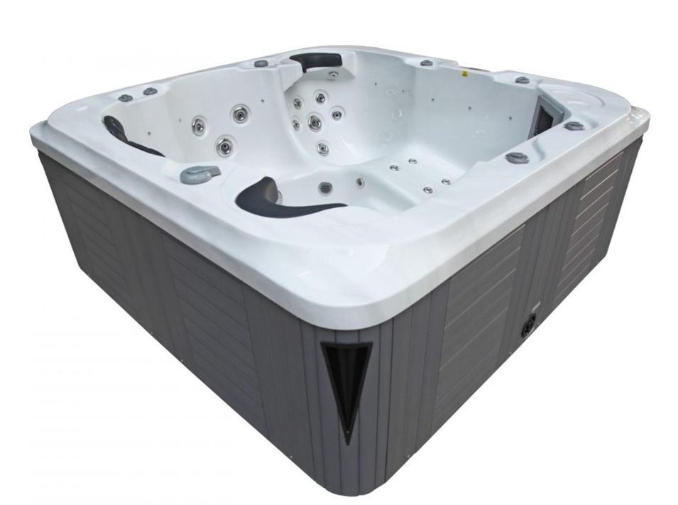 Spa acrylique 5 places Nevada avec couverture - Photo n°1