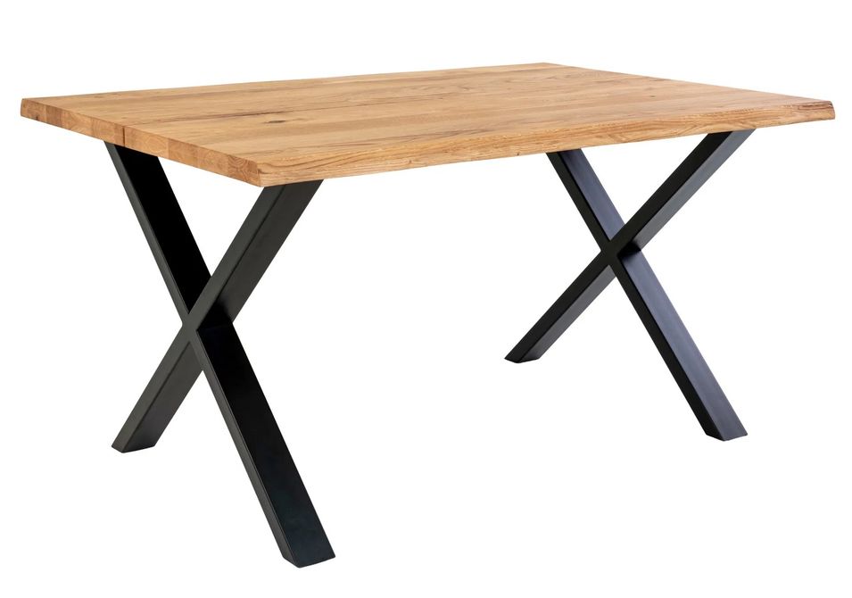 Table à manger industrielle TOULON – Chêne massif & acier noir, design avec bord ondulé - Photo n°1